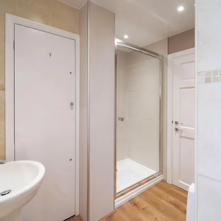 The Coaches - 26968 * Windermere