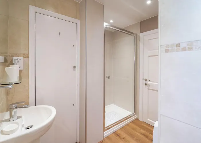 The Coaches - 26968 * Windermere